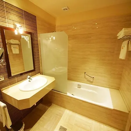 Hotell Felisa 4*
